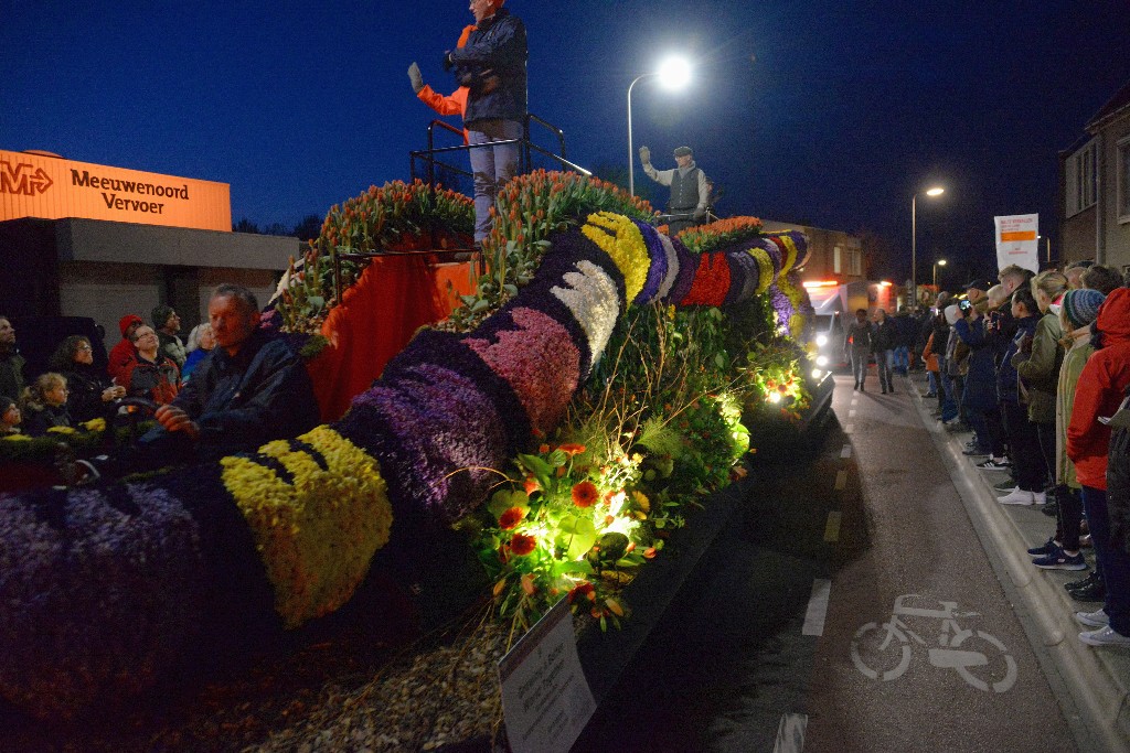 ../Images/Verlicht corso Noordwijkerhout 2019 001.jpg